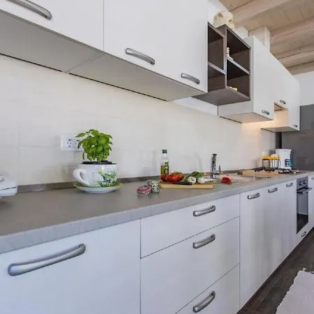 Holiday home Schoene Mit Privatem Pool Im Dorf *