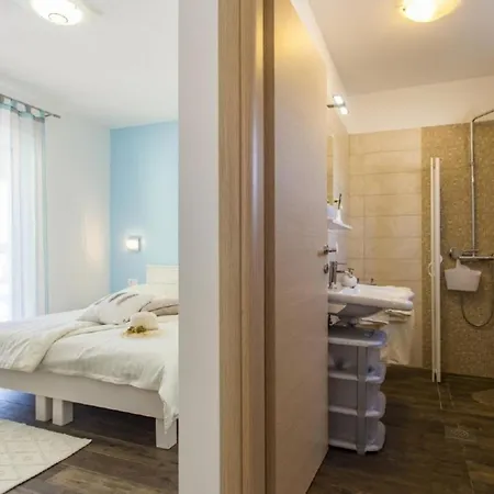 Casa de Férias Schoene Mit Privatem Pool Im Dorf Štokovci